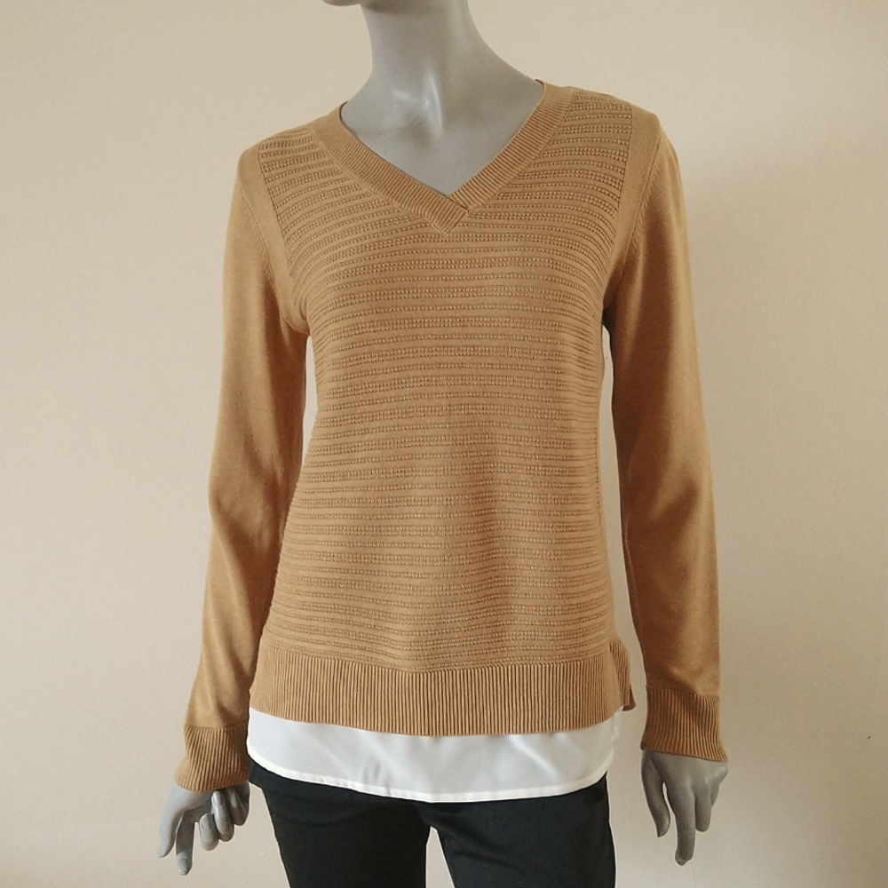 🌟3/$30. Lite Sweater with Blouse Slip End
